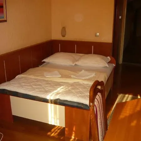 Nana Motel 2*