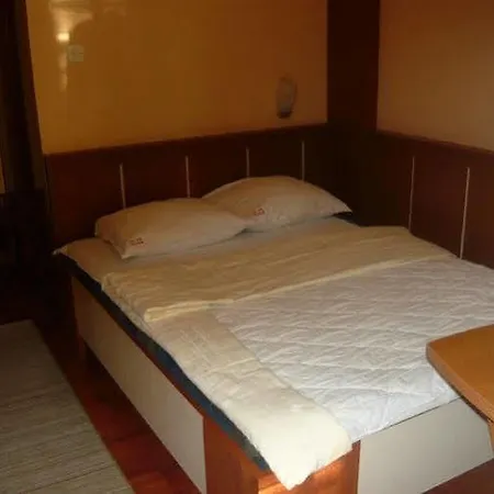 Nana Motel
